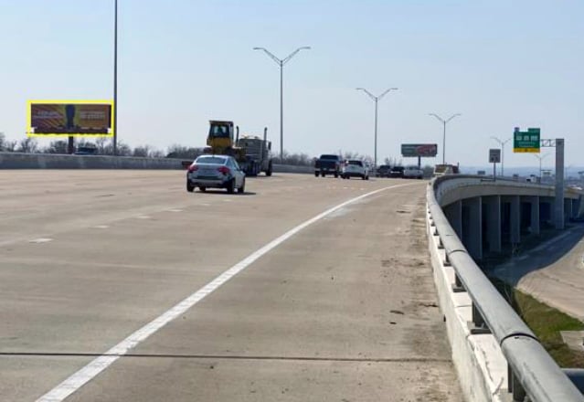 E/S IH-35, N/O Ave H FN (PANEL-FREE) Media