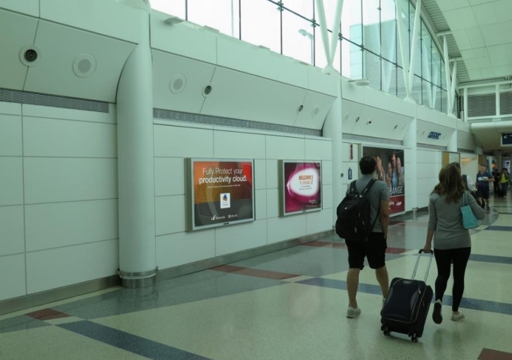 Lit Multi Graphic Diorama in O'Hare, IL