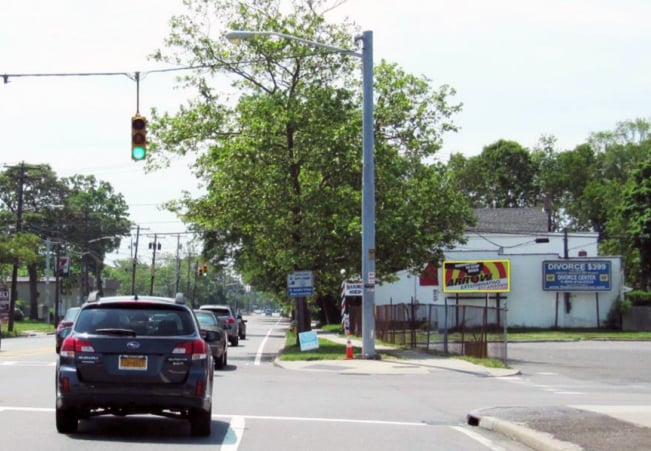 Location photo for Waverly Ave near Wavely Ave/W Roe Blvd (Patchogue)