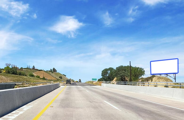 Hwy 101 .50 mi S/O San Miguel E/S F/S Media
