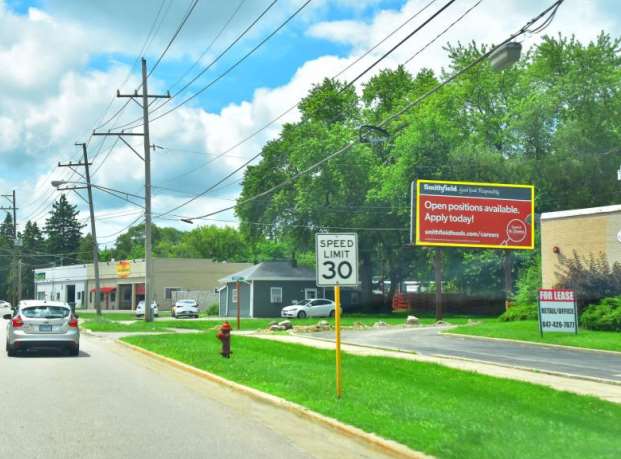 LA FOX (RT 31) W/S .2 MI S/O SUNDOWN F/N Media