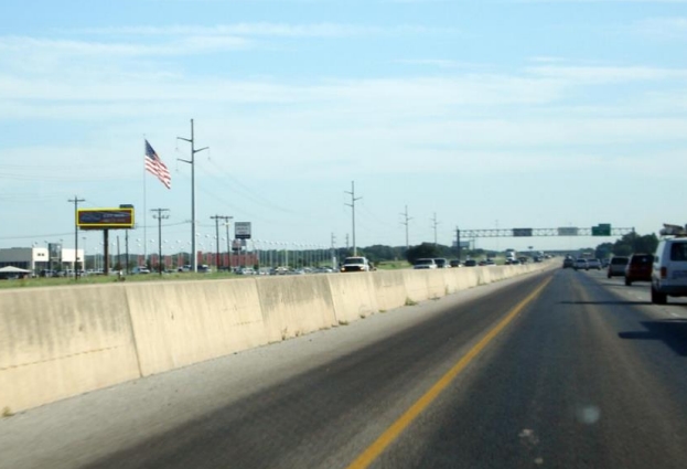 Location photo for W/S I-35 1 MI S/O YARRINGTON RD