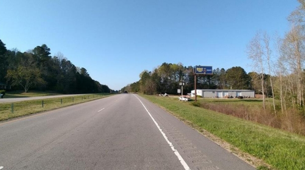 US1 0.1 mi S/O LAKE LODGE RD WS Media