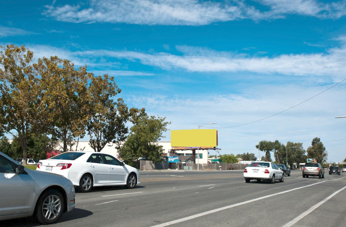 Old Oakland Rd N/O Commercial W/S F/S Media