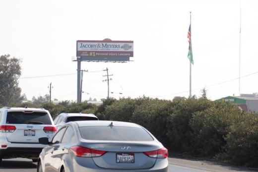 Hwy 99 WL 30' s/o Industry Way (s/o Applegate/Winton exit) Media