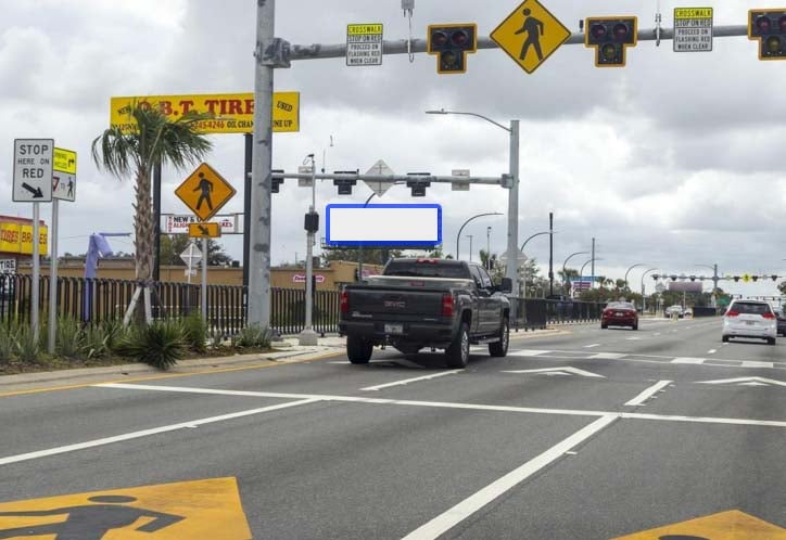 US 441, .26 mi N/O Holden Ave; E/S F/N Media