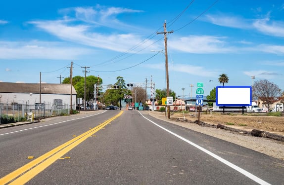 N/L Hwy 140 265 ft E/O Hwy 33 F/E Media