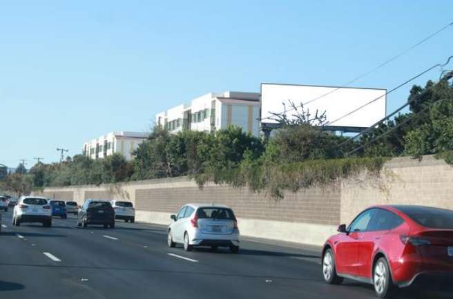 Location photo for E Bayshore Rd (East Palo Alto)