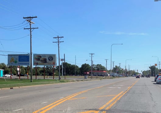 N Dirksen Pkwy 530 ft n/o E Sangamon Ave E/S, N/F Media