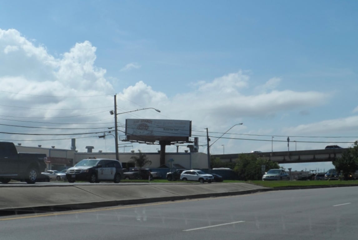 Location photo for Delaware Ave near Veterans @ Florida (Kenner)