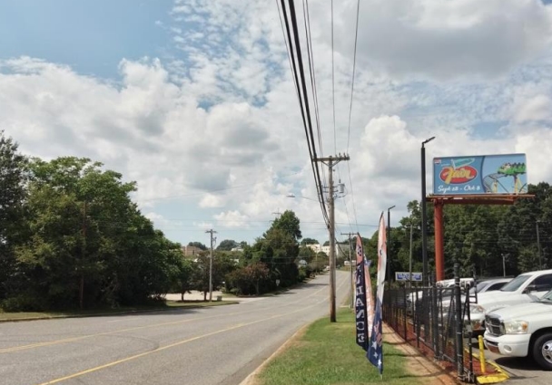 REMOUNT RD 0.5 MI E/O HWY 279 (N NEW HOPE) N/S Media