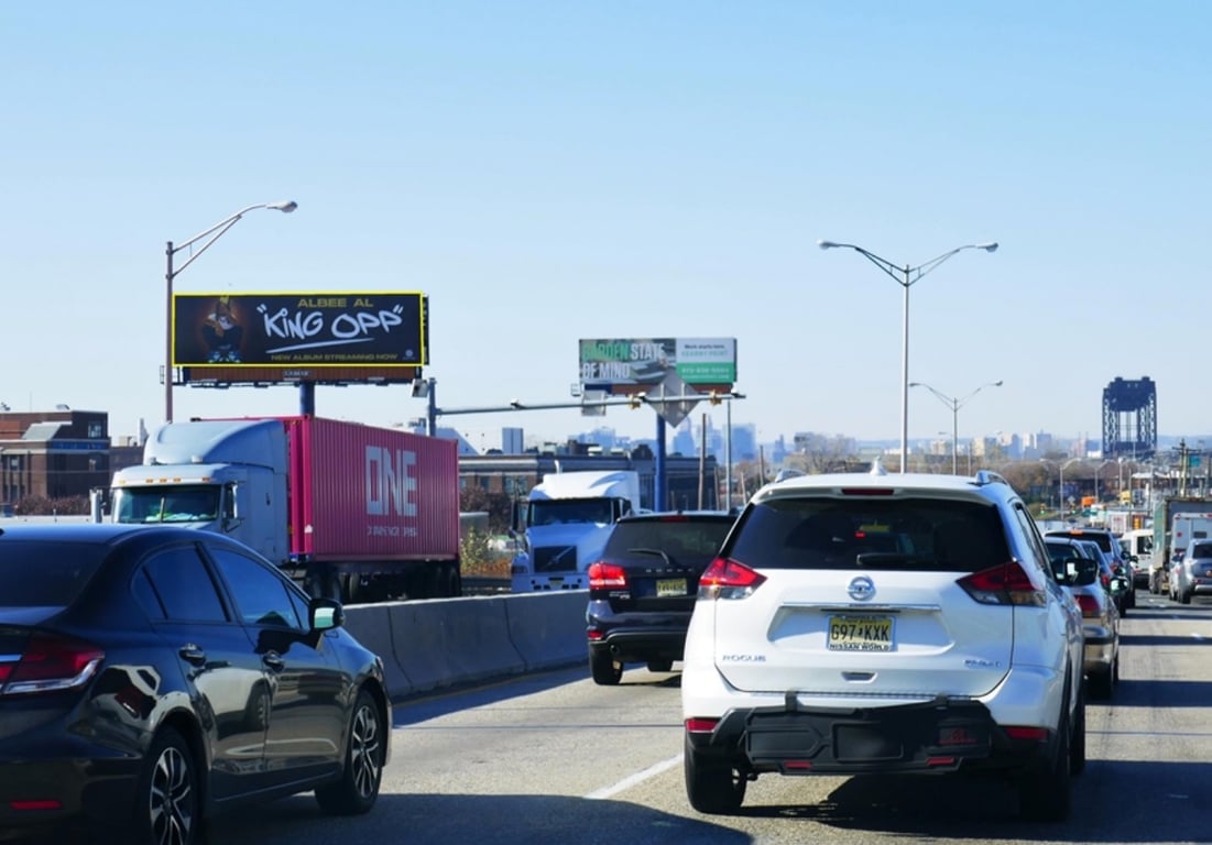 Location photo for Lincoln Hwy at Hackensack Ave (Kearny)