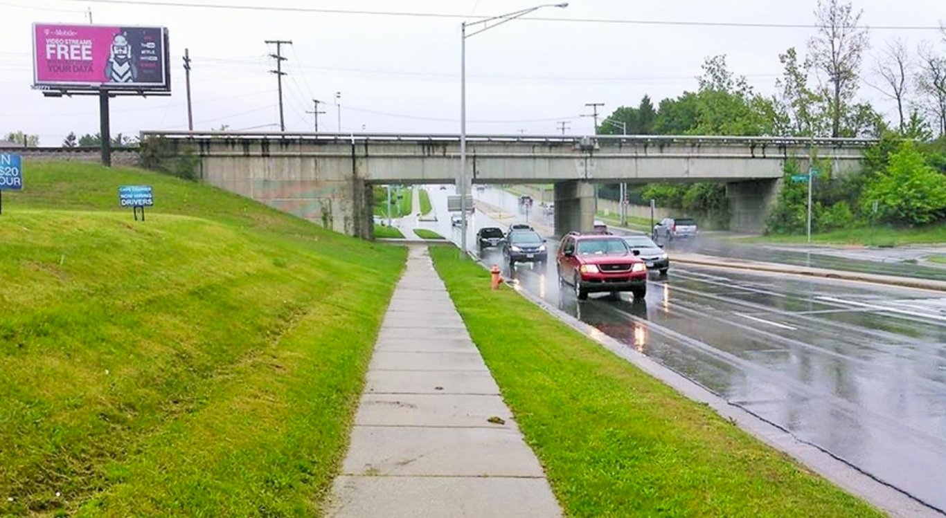 Location photo for Kenny Rd near Wood Crafters, Olentangy Commons (Columbus)