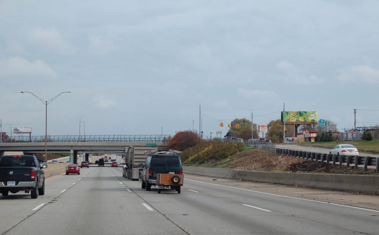 S/S I-696 175' E/O GROESBECK F/W Media