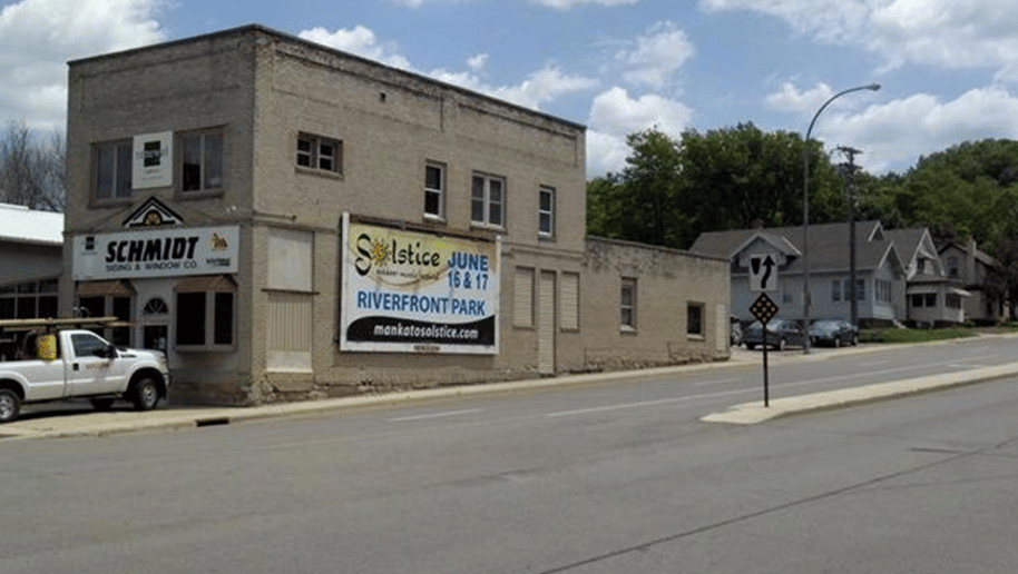 Madison Ave. 0.3 mi E/O Riverfront Dr. NS F/S Media