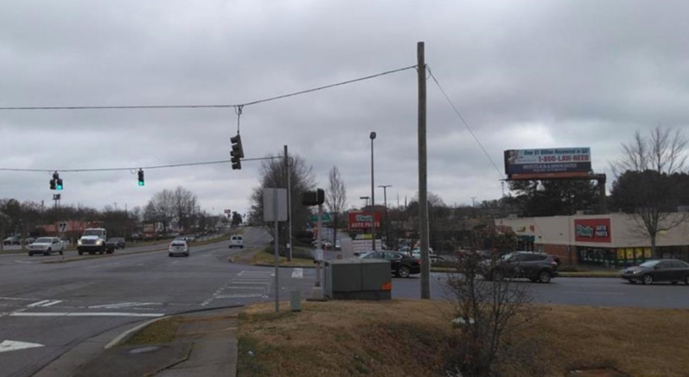 Location photo for Lawrenceville-Suwanee Rd near Horizon Village (Suwanee)