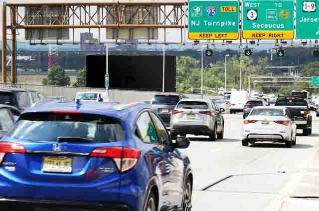 Location photo for Dell Ave near North Bergen Park/Ride Lot at Bus Stop Opposite T (North Bergen)