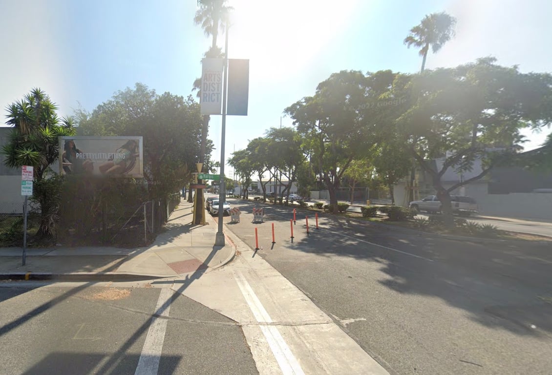 WASHINGTON BL NL 14F E OF HARGIS ST WF Media