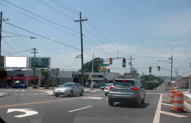 W/S 5 Ridge Rd S/O Rutherford Ave Lyndhurst F/E Media