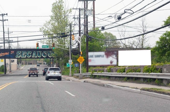 E/S Secaucus Rd N/O Penhorn Rd Secaucus F/E Media