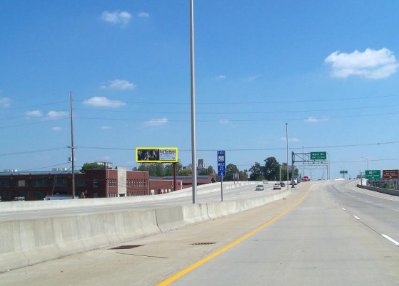 N/S LLOYD EXP W/O 1ST AVE F/W Media