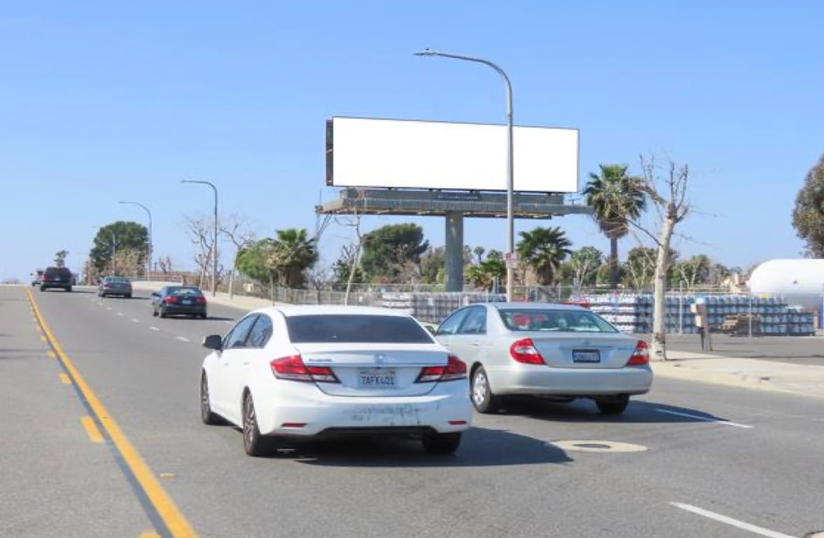 Location photo for W 17th St near 17th-King, Artesia Pilar (Santa Ana)