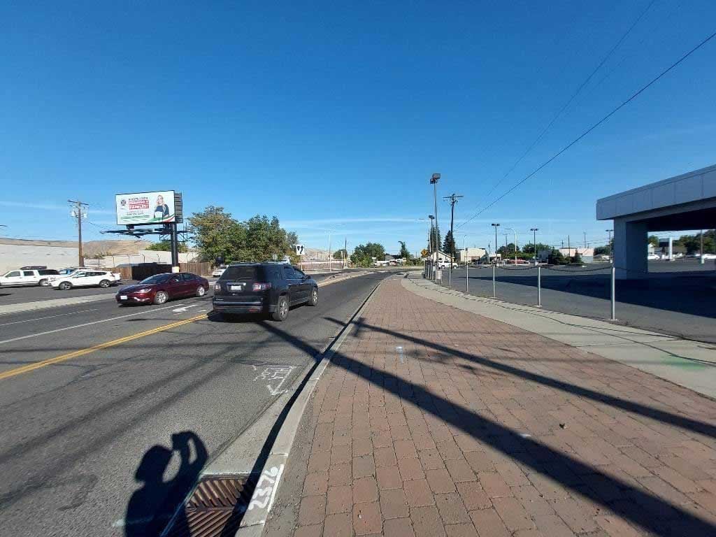 N/L FRUITVALE BLVD 109 FT E/O N 6TH AVE W F/W Media