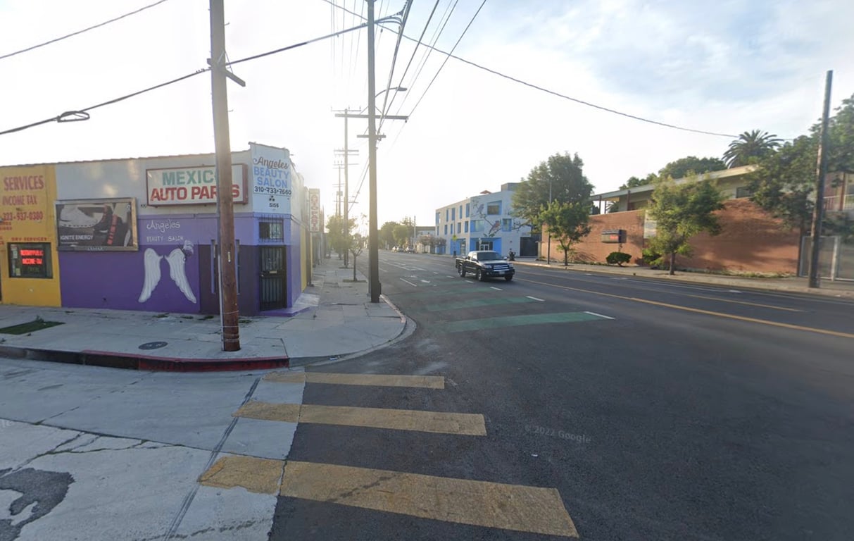 ADAMS BLVD NL 5F E OF SYCAMORE AVE WF Media