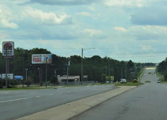 1632 FREEWAY DR 0.01 mi S/O VANCE ST ES - 1 Media