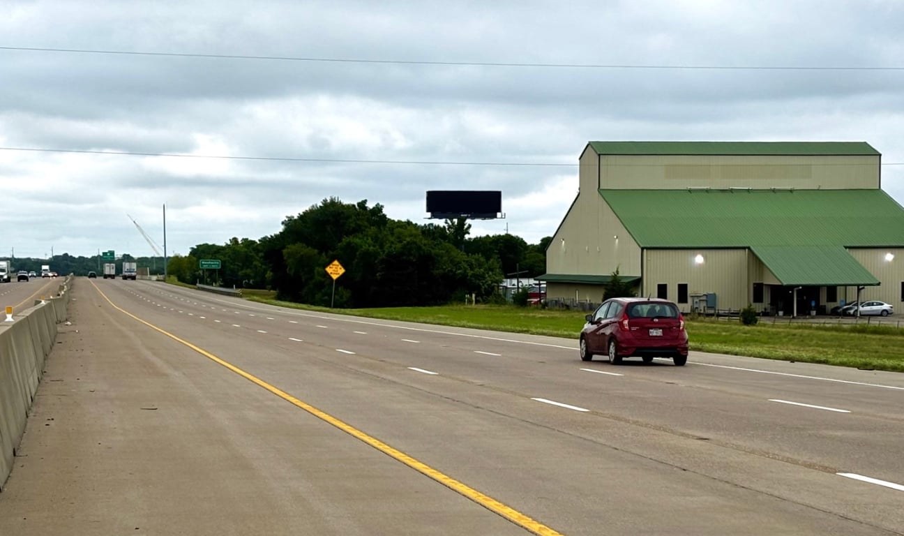 I-35E NB S/O Bigham Rd F/S Media