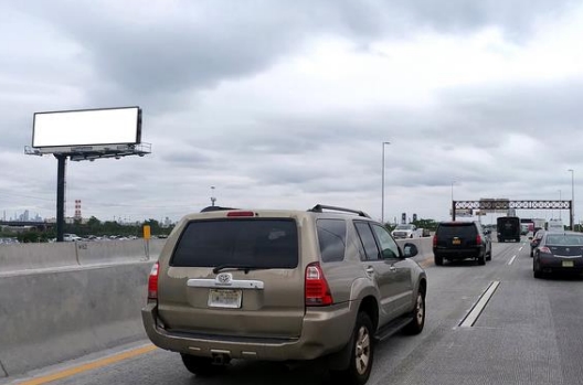 Location photo for Doremus Ave & Port St# (Newark)