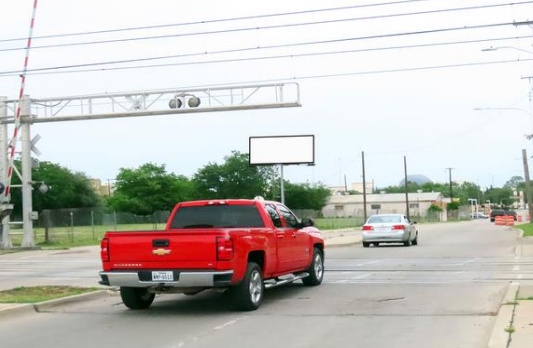 Location photo for Al Lipscomb Way near Mlk Station, South Dallas (Dallas)