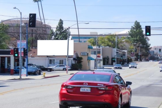 Location photo for E Walnut St near Lake Metro Station (Arriving), Catalina Villas (Pasadena)