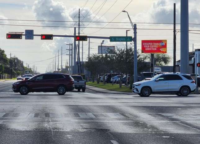 S/S HOLLY E/O STAPLES #1 Media