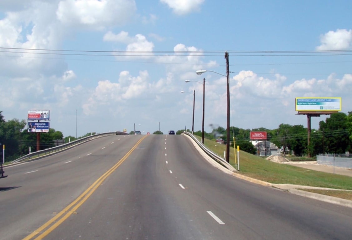 E/S S 31ST S/O AVE D @ RR FS Media