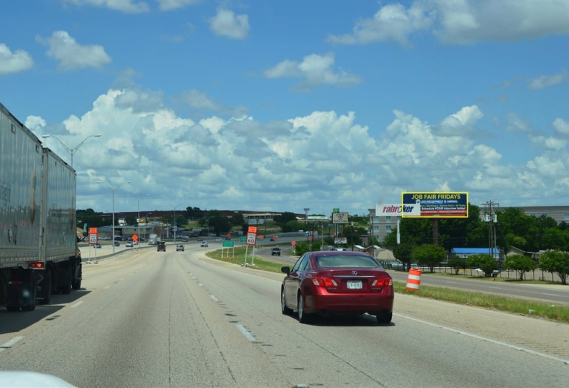 E/S IH 35 .5 MILES N/O MIDWAY Media