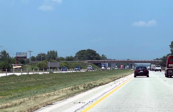 I-55 .84 mi n/o E Sangamon Ave W/S, S/F Media