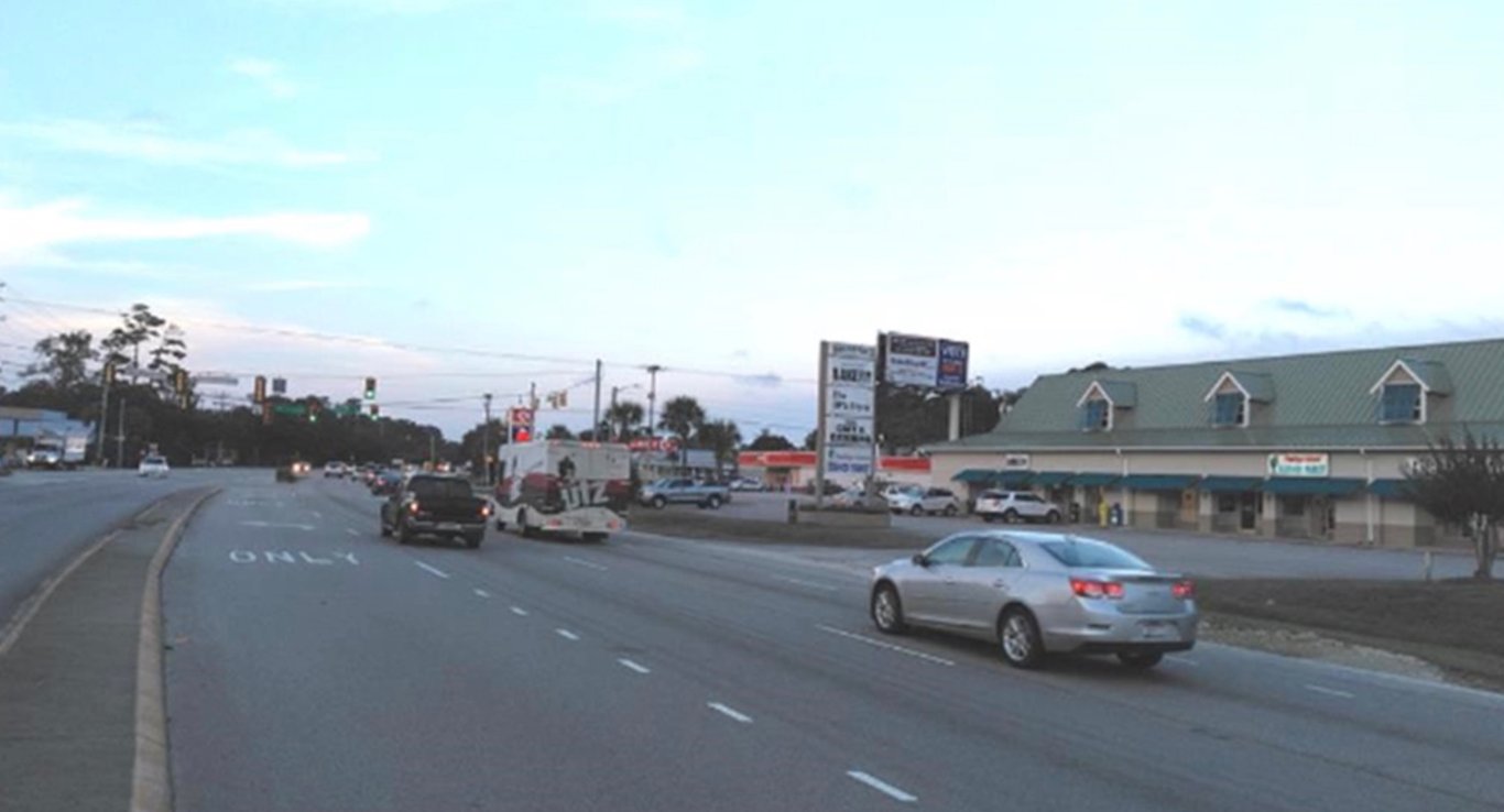 US HWY 17 S W/S 2.72 MI S/O LITCHFIELD BLVD Media