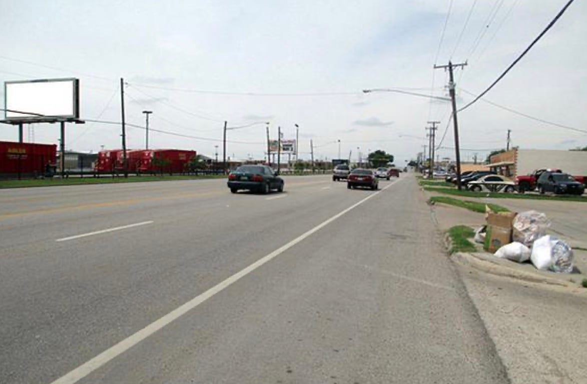 Location photo for E Main St near Live Oak Park (Grand Prairie)