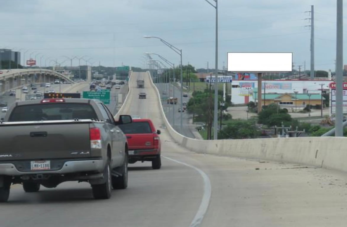 Location photo for Loop 410 SS 0.4mi E/O Bandera F/W - 2