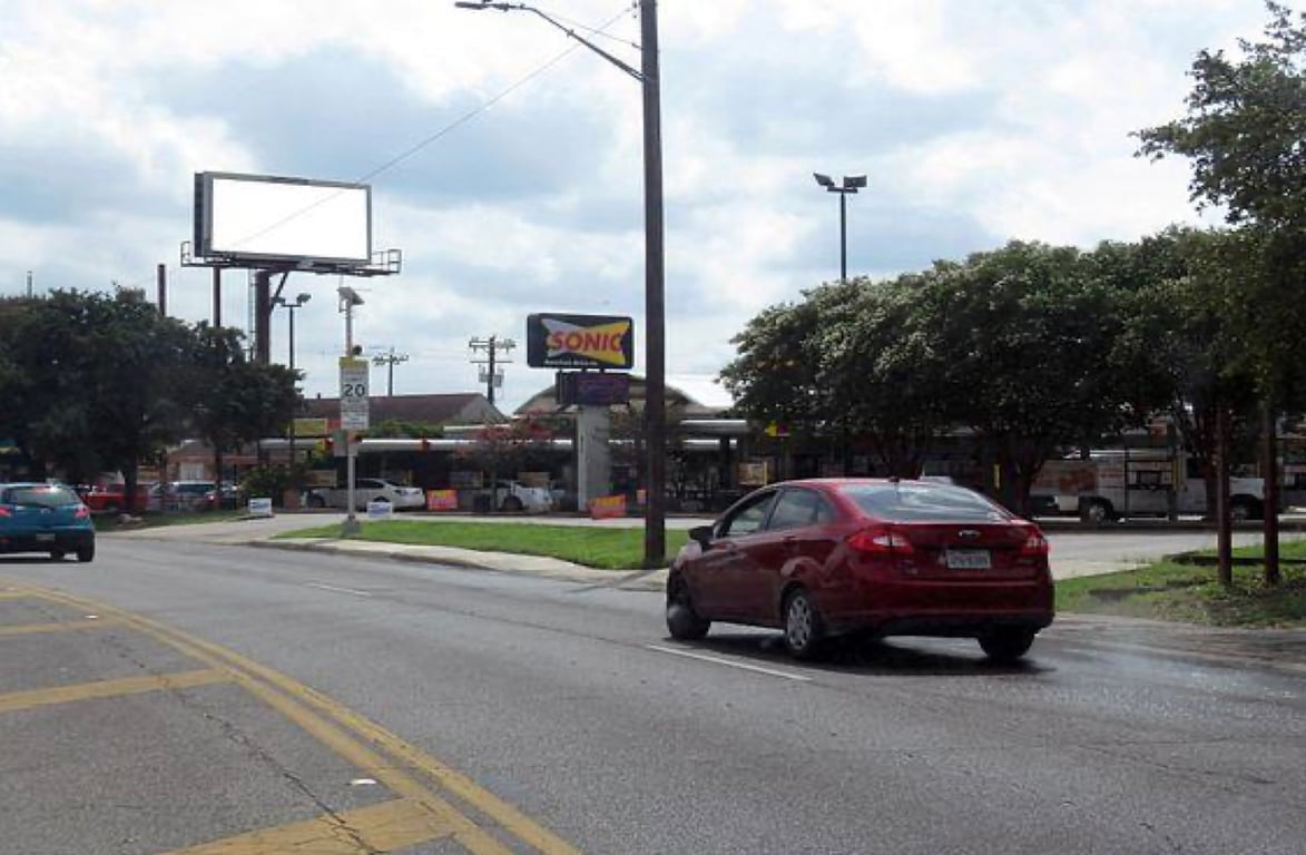 Location photo for Thousand Oaks Dr near Thousand Oaks & Henderson Pass, Uptown Central (San Antonio)