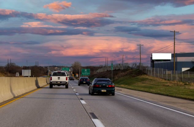 Rte 283 S/S, 2760 ft W/O Rohrerstown Rd, W/F Media