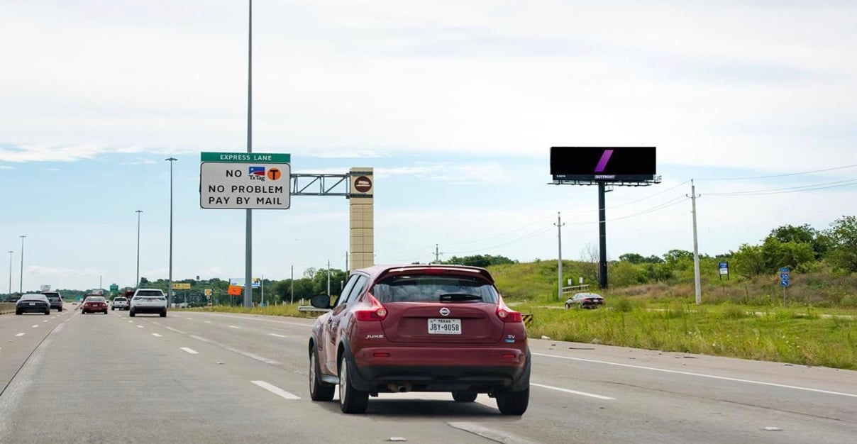 I-30 (Tom Landry) W/O Beltline S/S F/W Media