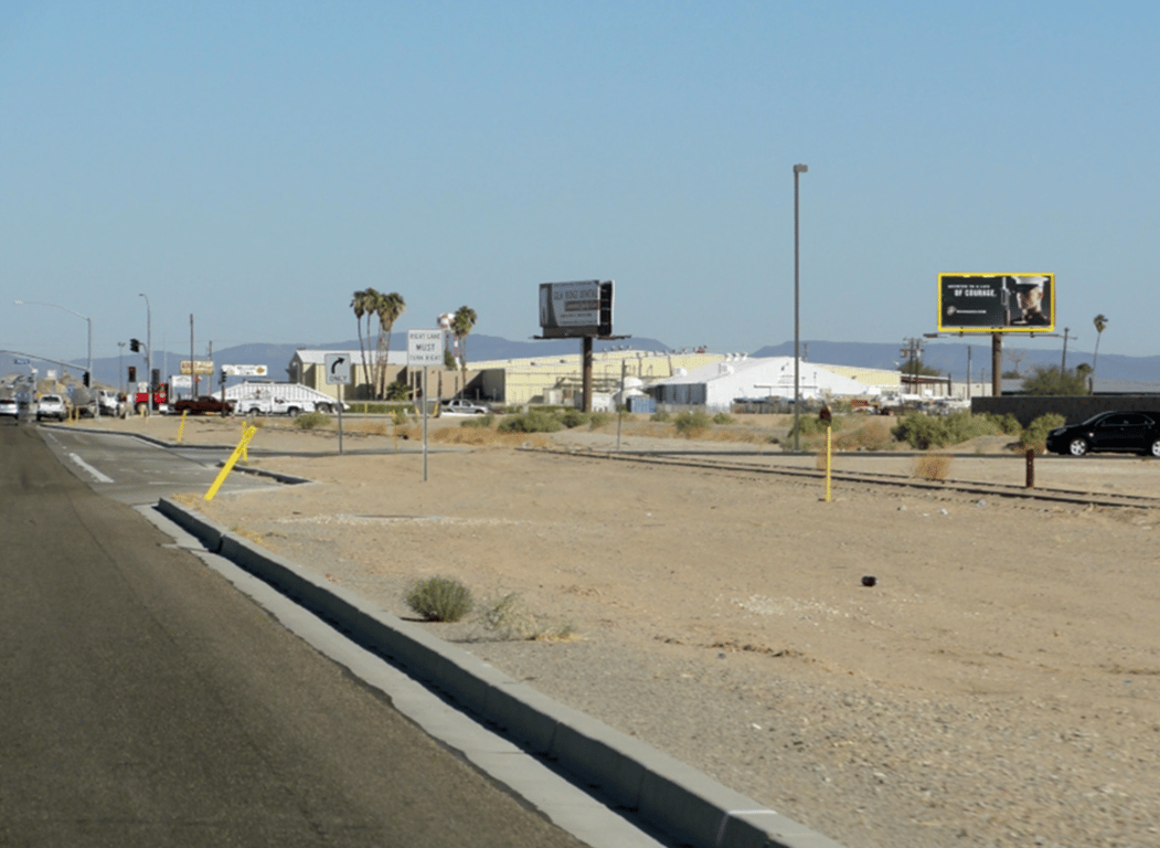 E/S AVE 3E 400' S/O 32ND ST F/S Media