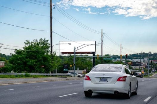 Location photo for Greenbelt Rd near Greenbelt Station Pkwy & Streambank Ln (Berwyn Heights)