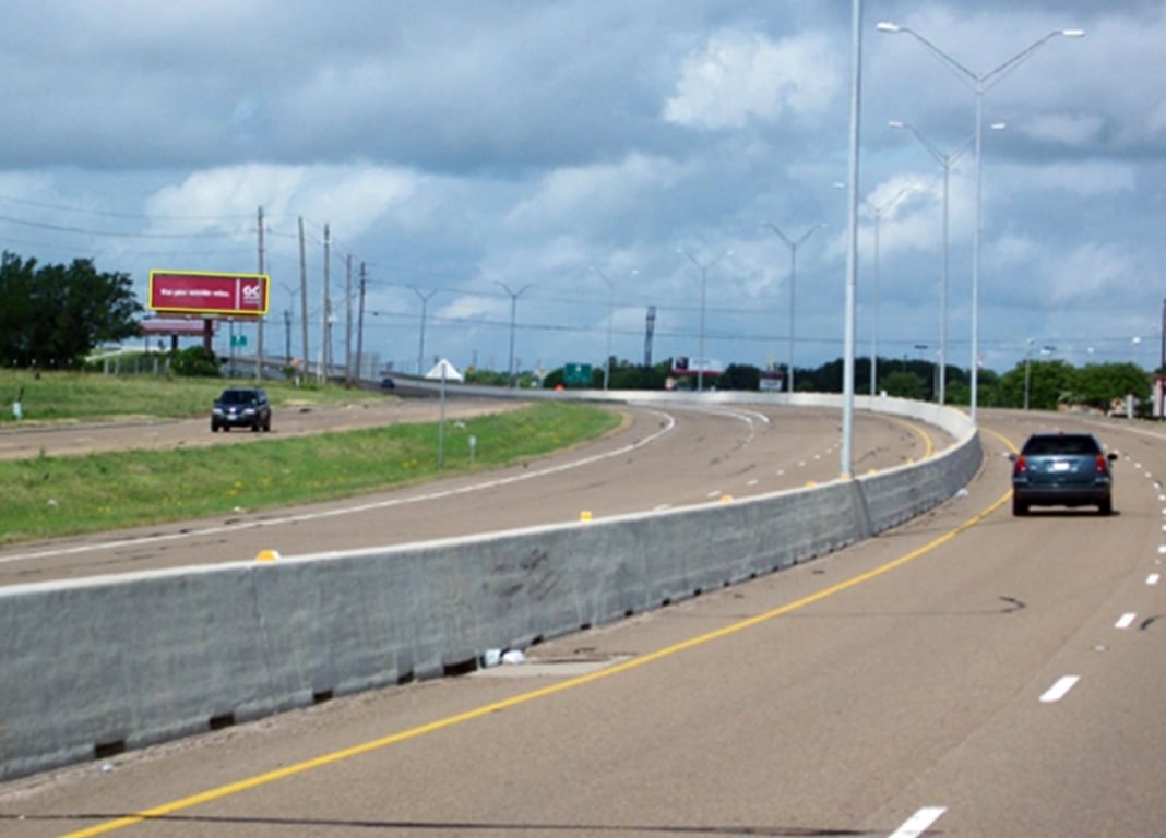 LOOP 463 S/S 2ND SIGN E/O US 87 EF LHR