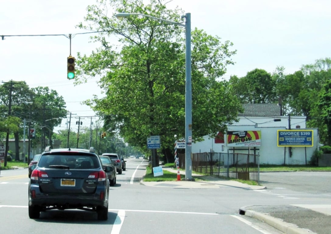 Location photo for Waverly Ave near Wavely Ave/W Roe Blvd (Patchogue)