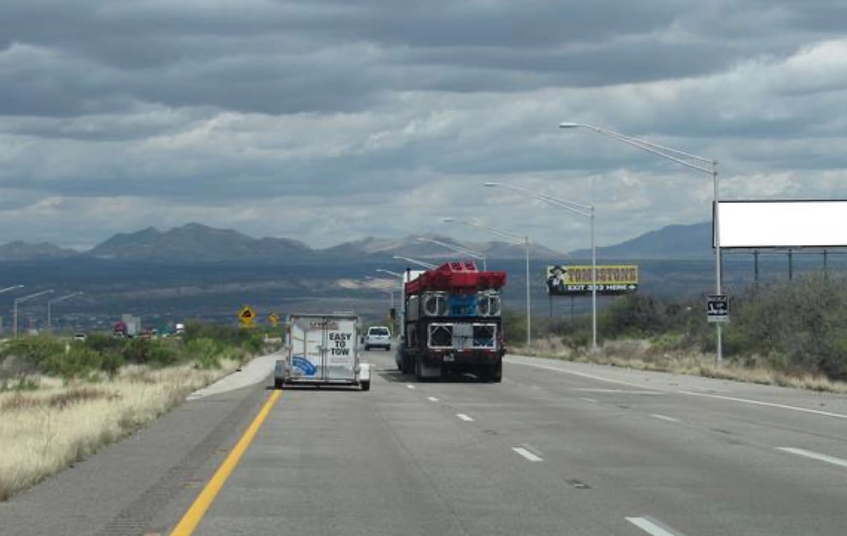 Location photo for I-10 SS 0.83mi E/O SH 90 mm 302.83 F/W - 2