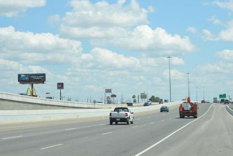 I-35 @ 7303 SAN DARIO Media