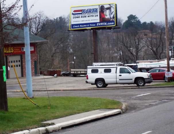 MAIN ST @ WAYNE DOOR S/L E/F Media